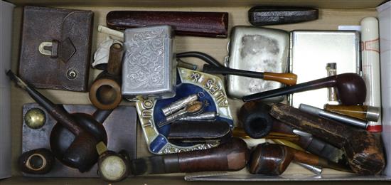 A quantity of mixed collectables, cigarette holders etc